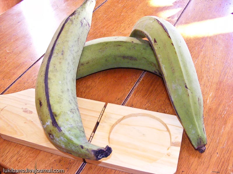 Маринованные зеленые бананы с оливками