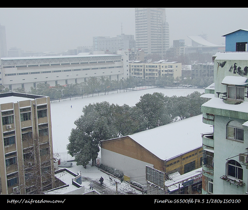 A photo of snowing Wuhan