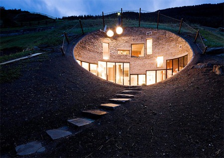 منزل مذهل تحت الأرض في سويسرا ياللهول!!!!!!!! Villa10%5B2%5D