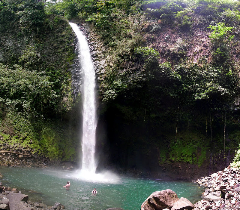 http://lh6.ggpht.com/_LCXRYkfBh8U/SSYkByNs-WI/AAAAAAAADug/0HrioipWgW4/s800/waterfall.jpg
