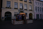 Der Flohzirkus vor dem Eutiner Rathaus. (c) www.floh-circus.de