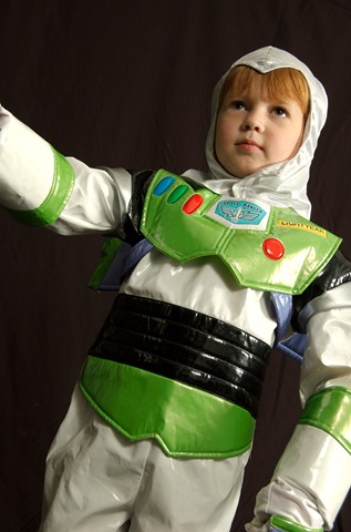 [225_0212[2].jpg&description=Halloween Family Costume Parade 2012')]