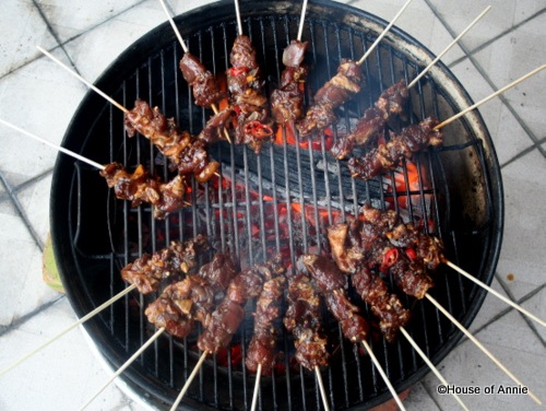 [grilling Indonesian satay[2].jpg]