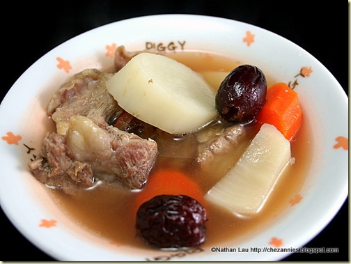 Pork and Daikon Soup with Red Dates and Carrots