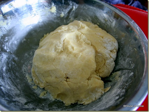 banana cream pie crust dough ball