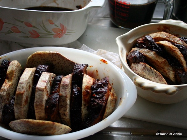 [assembling taro and pork belly for khau yoke[2].jpg]