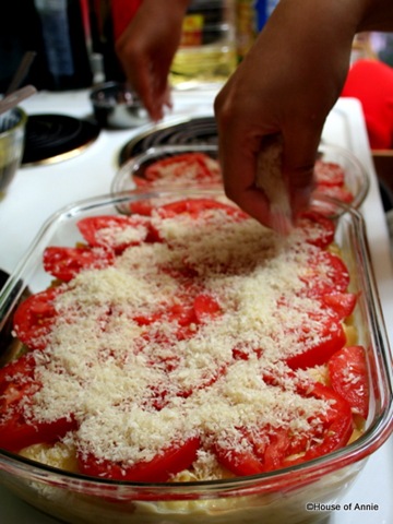[assembling baked mac and chees[3].jpg]