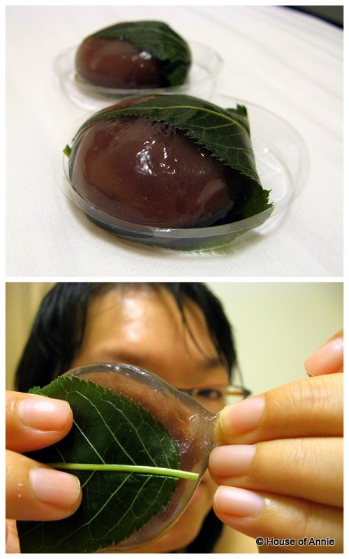 [funkyclearredbeanmochi3.jpg]