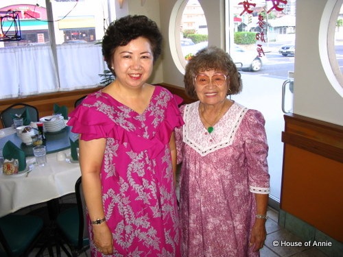 [Mom and Grandma Lau[2].jpg]