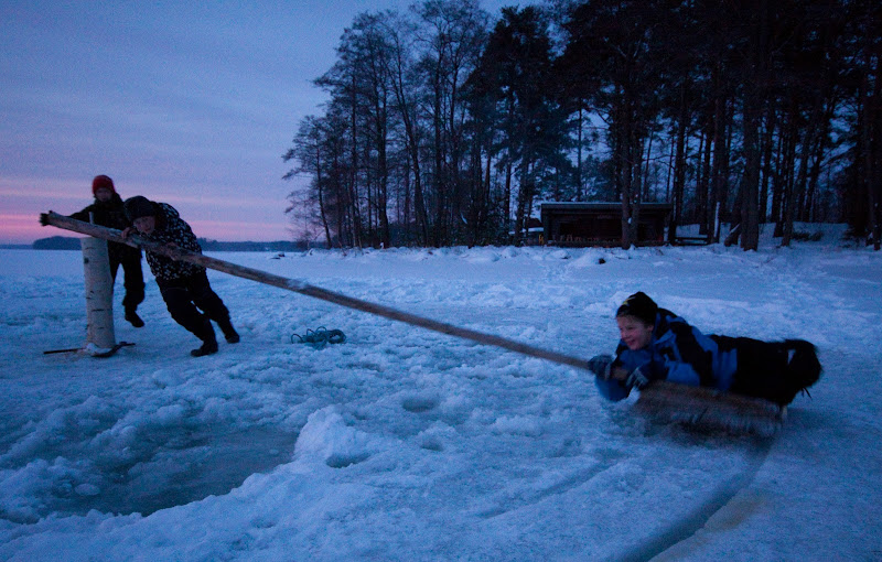 Napakelkka Pyhäjärven jäällä
