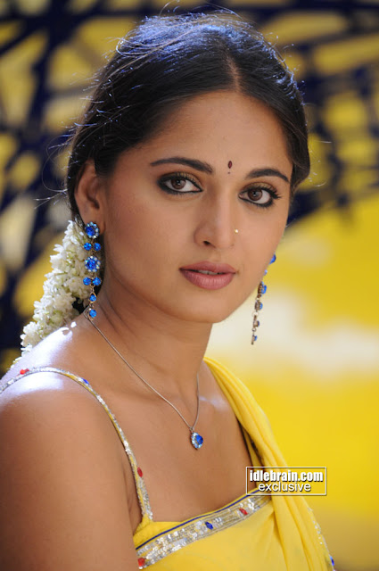 Exclusive collection of half saree/saree actress<br />
Exclusive collection of half saree/saree actress<br />