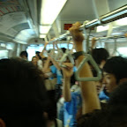 De nuevo una foto movida, pero nunca me había tocado estar en un vagón de metro tan lleno >.< no puedo respirar. Todo por andar llendo a Odaiba.
