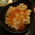 De las últimas comidas japonesas que probé. Arroz blanco hecho en piedra caliente con atún y huevos de pescado. Tiene una pinta rara pero es delicioso.