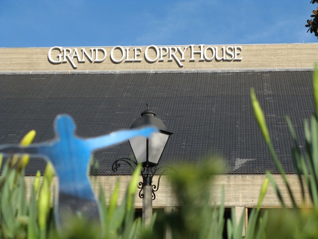 [Visiting the Grand Ole Oprey[2].jpg]