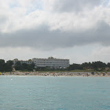 Blick vom Meer auf die vielleicht schönste Bucht von Formentera