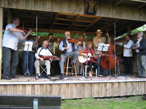 spelmanslaget_karlfeltsgarden2008.jpg