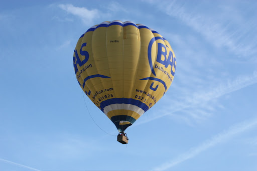 Ballonvaart vanuit Houten over rivier de Lek de Waal en de Maas naar Lith