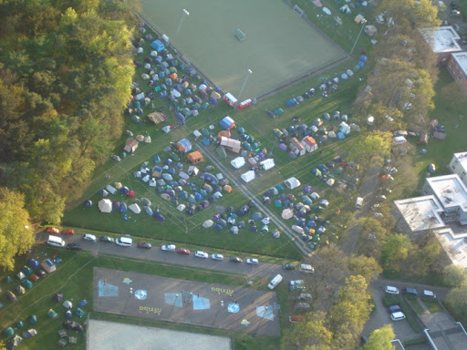 Ballonvaart vanuit Oldenzaal over Arke stadion in Enschede op 24-04-04