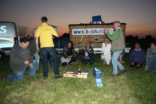 Mooie ballonvaart van Nieuwegein over Culemborg en Geldermalsen met een landing net achter Wadenoijen in Ophemert