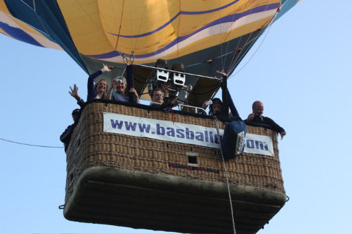 Mooie ballonvaart van Nieuwegein over Culemborg en Geldermalsen met een landing net achter Wadenoijen in Ophemert