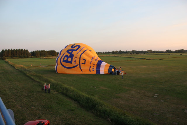 Schittererende ballonvlucht van Veenendaal over Rhenen naar Druten met 10 personen.