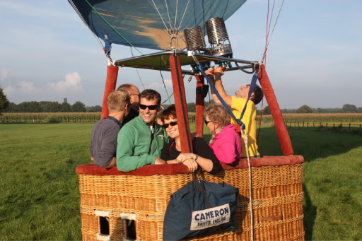 Ballonvaren met 6 personen van Ede naar Lunteren.
