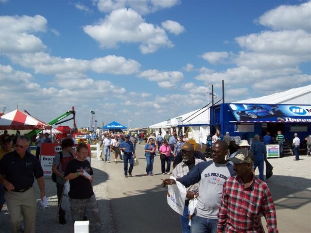 [Farm Progress Show file pix Sept 1 09 001[3].jpg]