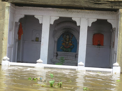 A temple for Mother Ganga in the middle! 