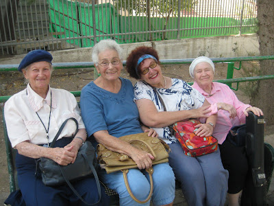 מסיבה לכבוד "חנוכת הבית" של חברה חדשה במרכז יום לחולי אלצהיימר
