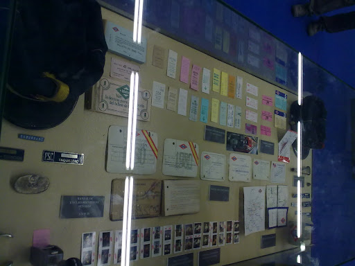 billetes_y_gorras.jpg