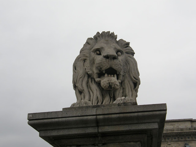 Budapest, Lánchíd, Marschalkó, néma oroszlánok, street art, szobrász, urban legends