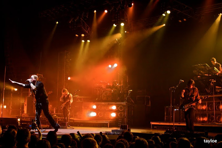 IMAGE: http://lh6.ggpht.com/_MjLjvG4Gocg/S2dojsd0YqI/AAAAAAAAEOA/LVlUc5zBq5g/s720/elm%202009%20073.jpg