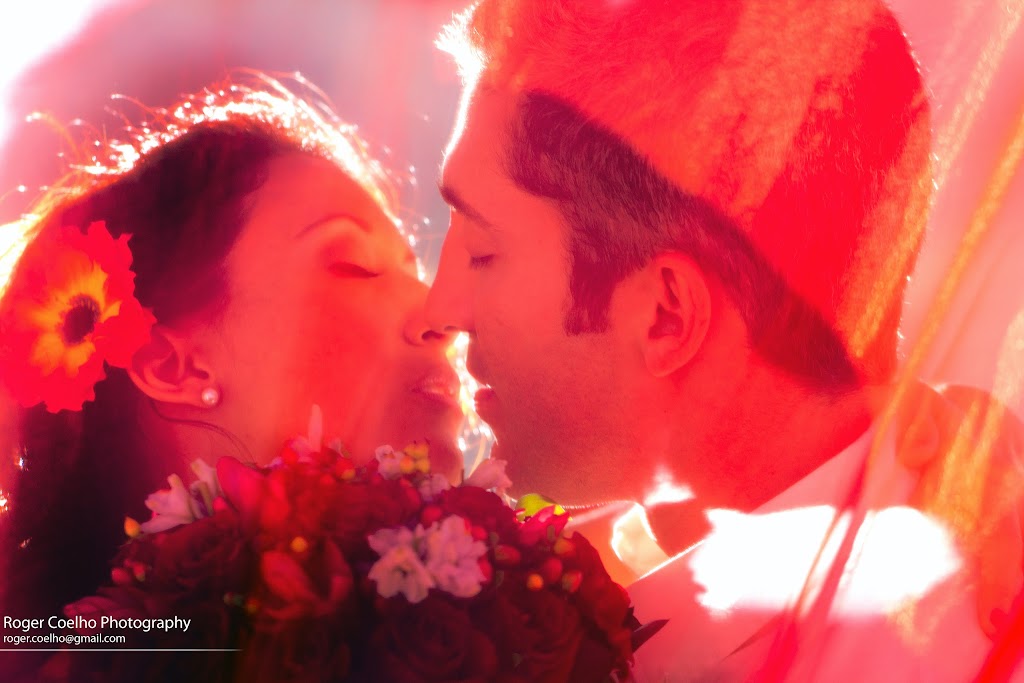 IMAGE: http://lh6.ggpht.com/_N-7YUzMMEkc/TPxcytvLy_I/AAAAAAAD8h4/MH-ZRNPA7Mw/s1024/MikeAlicia-KissWM.jpg