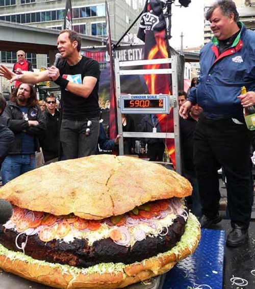 World's Largest Hamburger Contender from Canada Weighed In at 590 Pounds 02