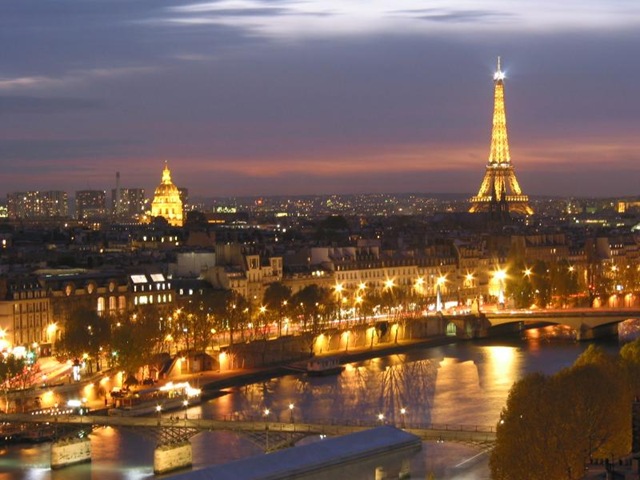 [ParisSkylineatnight2.jpg]
