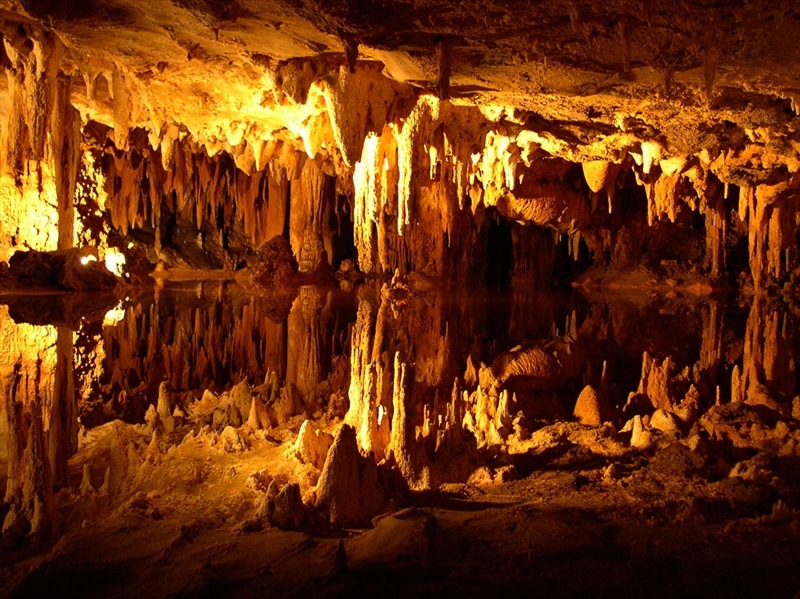 [Reflecting cavern lake[3].jpg]