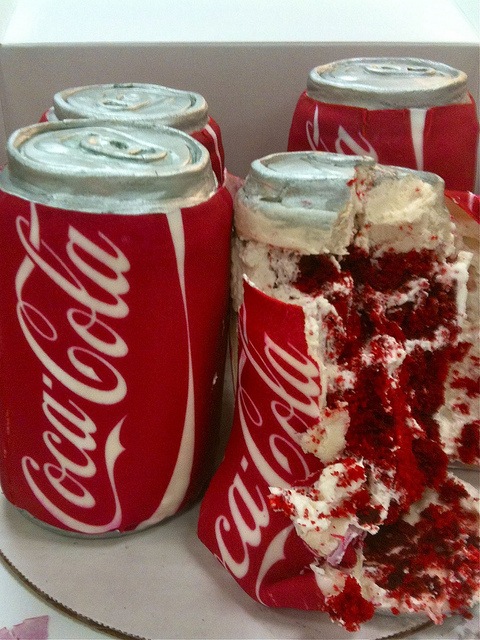 أغرب تورتات عيد ميلاد Most Amazing birthday cakes Coca-Cola%20Cake_thumb%5B2%5D