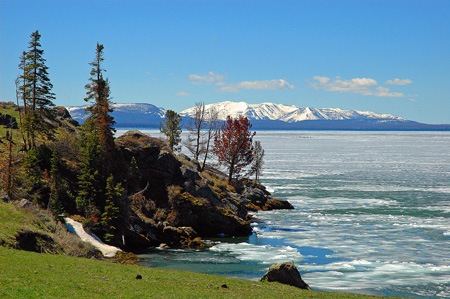 [yellowstonelake2005c[3].jpg]