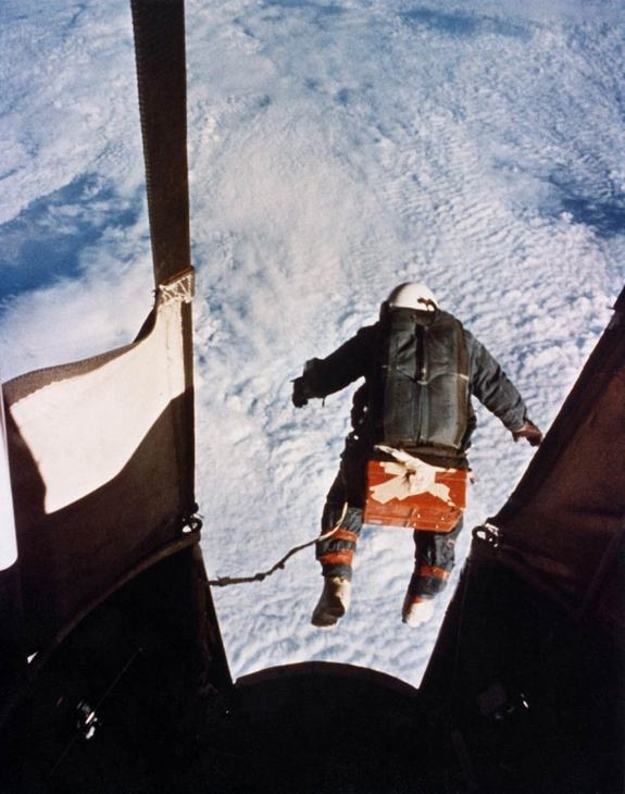 [Kittinger-jump01[4].jpg]