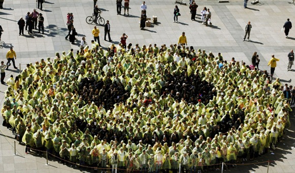 The Largest Human Smiley Face In The World 01