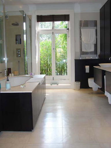  Luxurious Bathroom Design with Simple Colour 