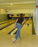 40.7 Fleet Rules Seminar and Kick off the Season Bowling Party, May 9, 2009 / Yvonne rolls one