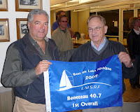Fall Fleet Fling and skippers' meeting / Bob Sample of LMSRF presenting Vayu skipper Ron Buzil with Best 40.7 on Lake Michigan award