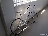 この写真に関するブログはこちら↓
http://blog.cafetish.com/2009/10/bicycle-commute/
日差しを浴びる姿がお出かけを誘う。