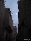 Ciudad vieja de Kashgar, todo de adobe, ladrillo y madera. Vamos, que no se aguanta y la estan tirando abajo.