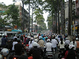 No es un atasco, es el flujo normal de la circulacion en Saigon. Experiencia unica.