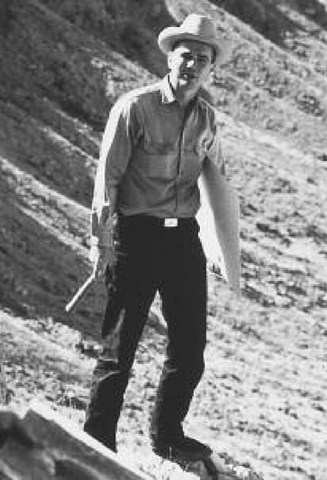 Eugene Shoemaker leads a field trip to Meteor Crater, Arizona, in 1967