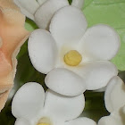 Nº103-B: Florcita chica de pasta de goma