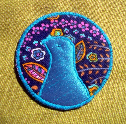 [peacock brooch alone[4].jpg]