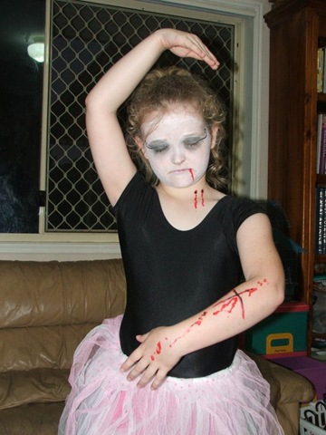 [halloween_holly[3].jpg]